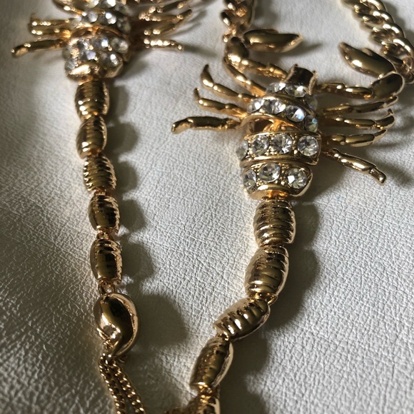 ᴀᴜsᴛʀɪᴀɴ ᴄʀʏsᴛᴀʟ BAREFOOT SCORPION sᴀɴᴅᴀʟs - Picture 2 of 5